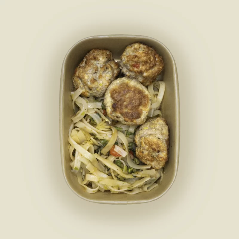 FatboySexy mealprep met gehaktballetjes en noedels – high-protein en vers bereid.