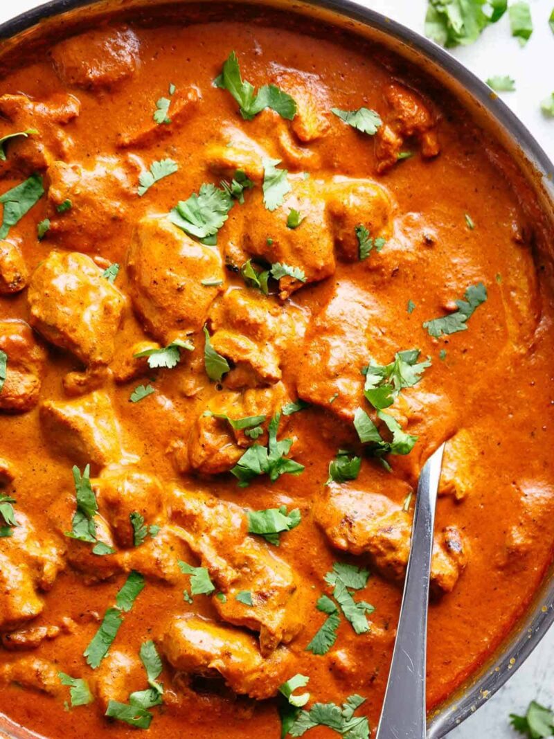 Chicken tikka masala | kippendijen | kruidige saus | rijst | zure paprika