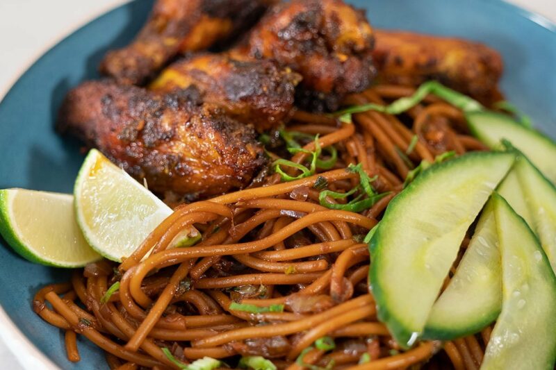 Surinaamse bami met kip | my childhood food | Javaanse bami | kip uit de oven | sambal goreng groente