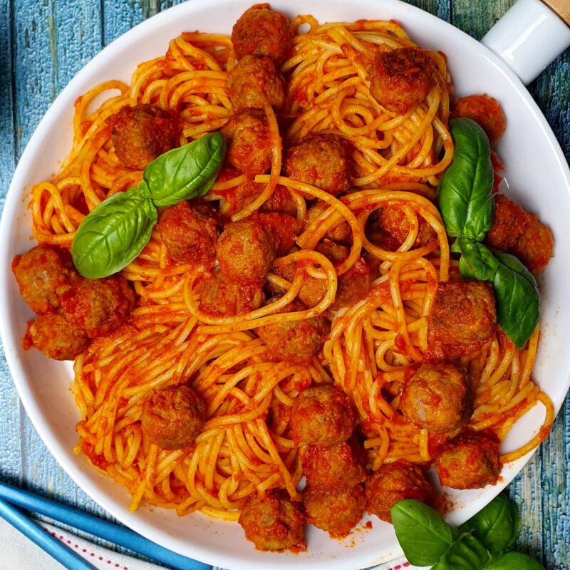 Lady and the Vagebond | spaghetti con le polpette | runder gehaktballetjes | tomatensaus met basilicum en knoflook | klein beetje Grana