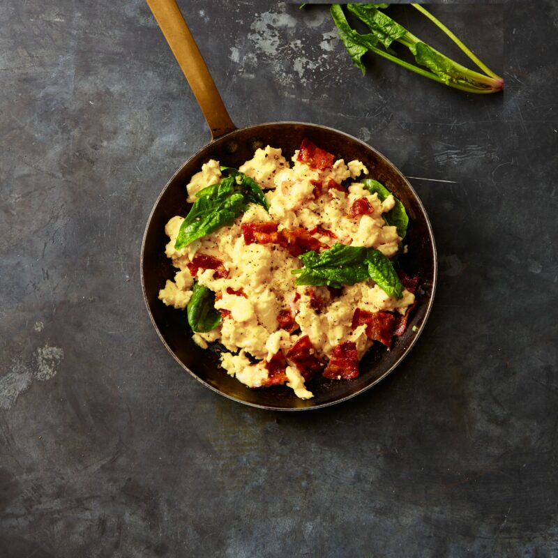 Hot & scrambled | roerei | hete saus | spinazie | turkeybacon
