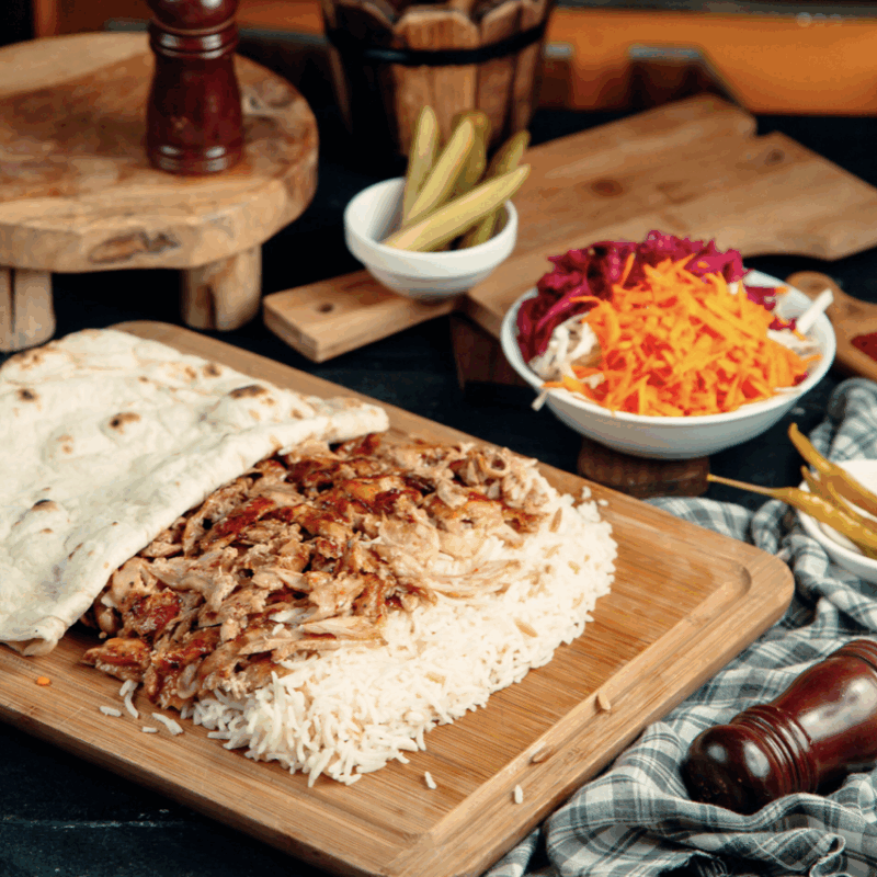 Shawarma rice bowl | gele rijst | dönerzaak stijl veggies | homemade knoflooksaus