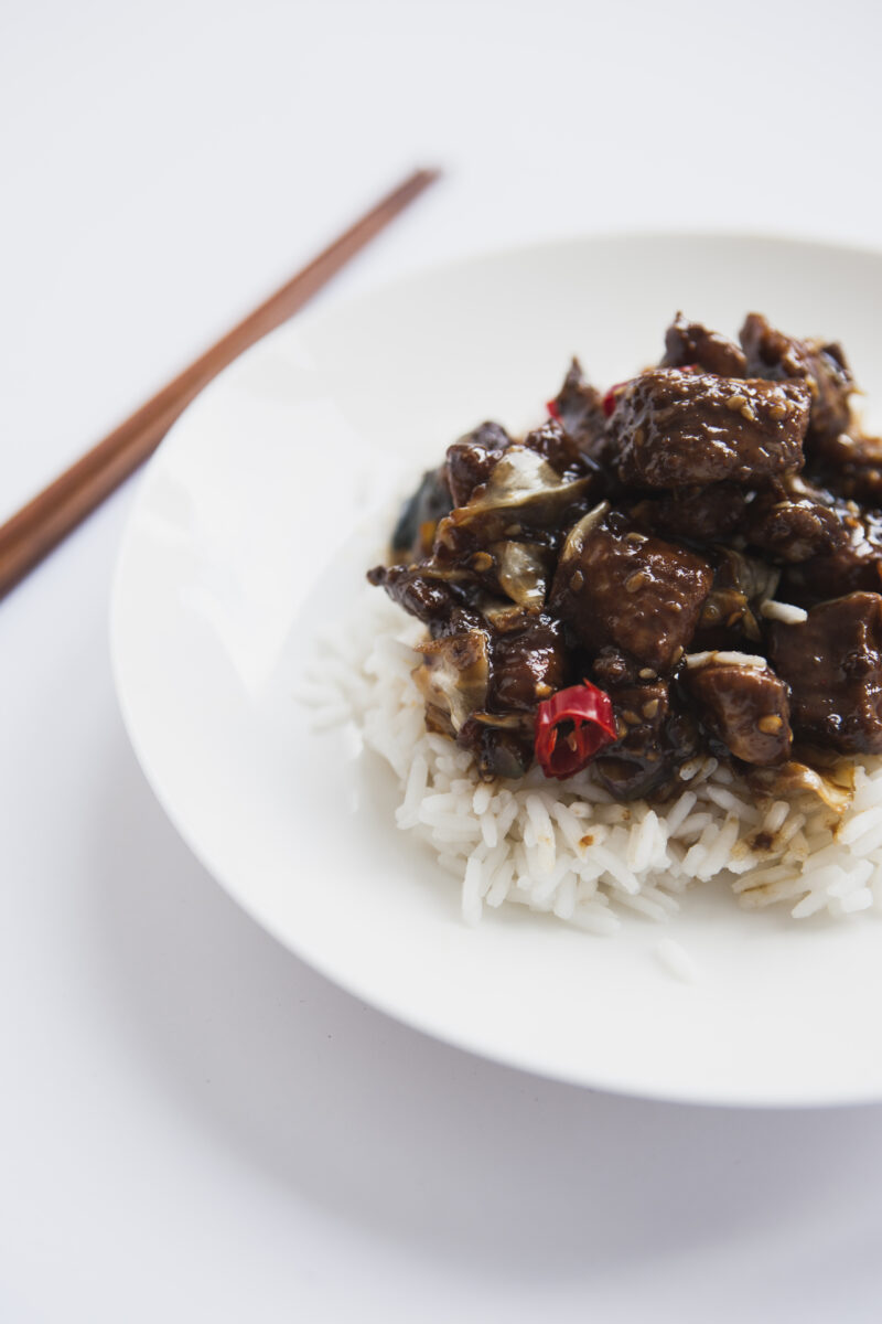 Chinese zwarte bonen rundvlees stoof | rijst | verse groentes