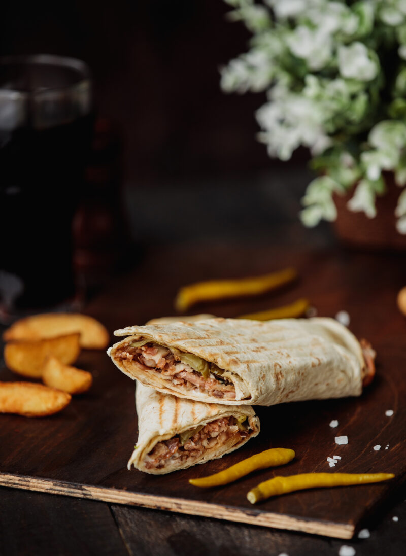 Shoarma wrap | flatbread | fresh veggies | healthy knoflooksaus