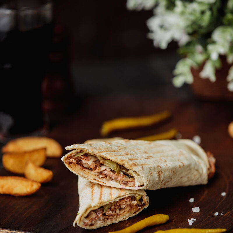 Shoarma wrap | flatbread | fresh veggies | healthy knoflooksaus