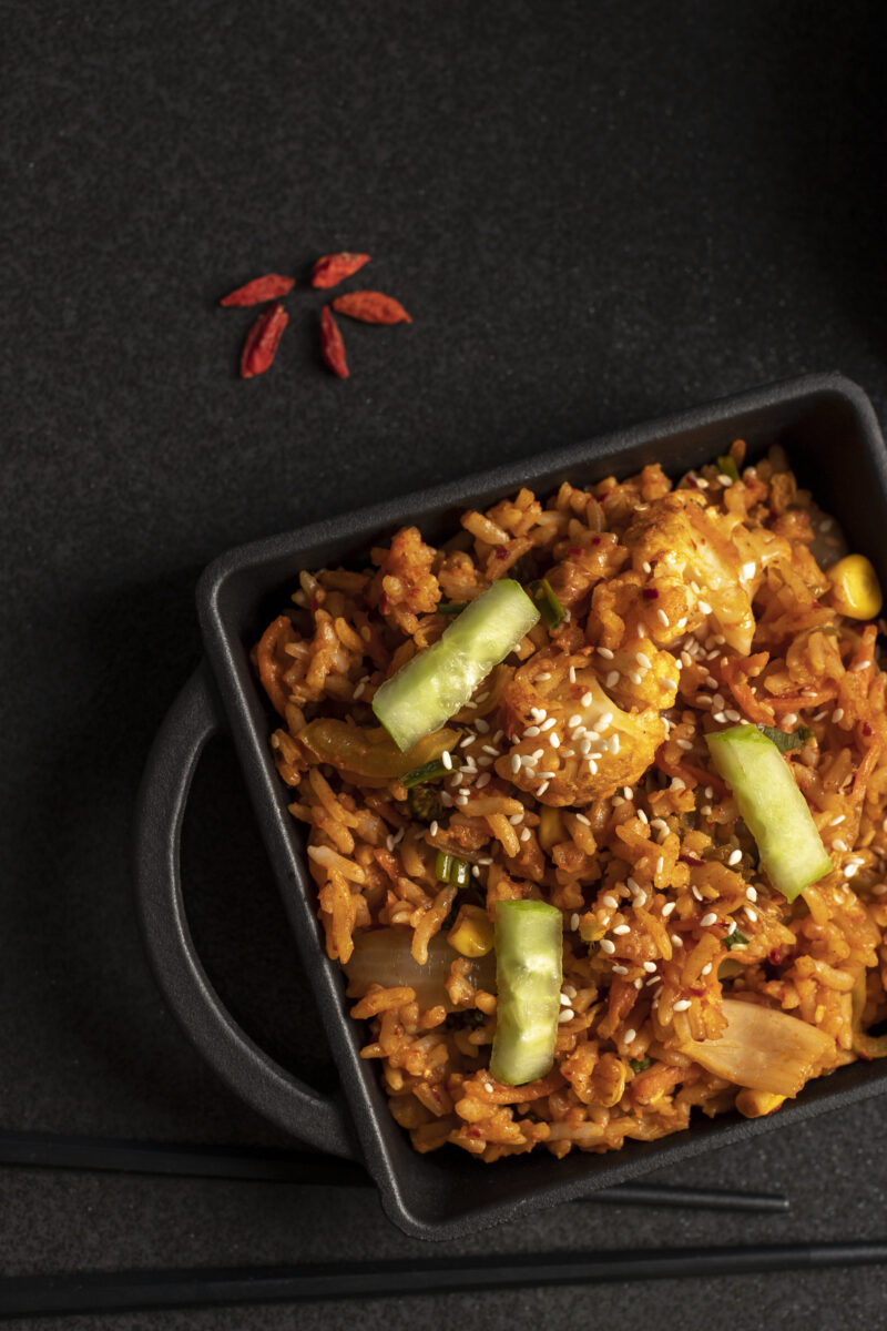 Kimchi fried rice | gebakken ei | verborgen groentes | light spicy sauce